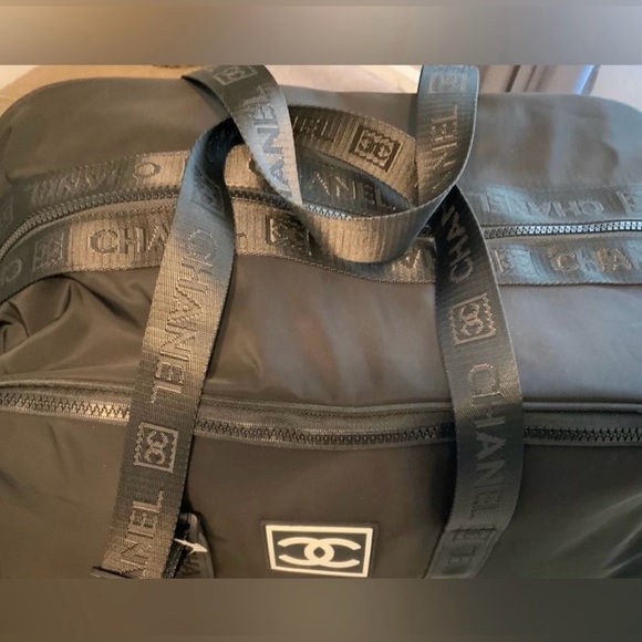 BACK IN STOCK - CHANEL Beauty Duffel Bags - Picture 8 of 10